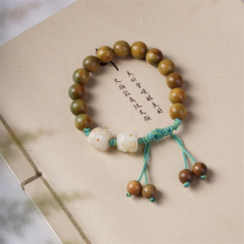 Buddha Stones Green Sandalwood Bodhi Seed Lucky Cat Positive Bracelet - Green Sandalwood(Wrist Circumference 14-15cm) - image 0
